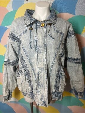 Vintage 80s Acid Wash Denim Bomber Jacket Light Blue floral lining gold button